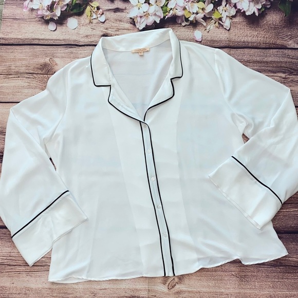 Gibson Latimer Pajama Style White Blouse with Black Piping - Picture 3 of 12